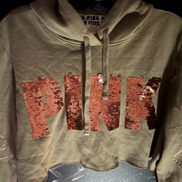 PINK VICTORIAS SECRET GREEN RUST SEQUINS GOLD SCRIPT SLEEVE CROP HOODIE LARGE - Picture 6 of 13